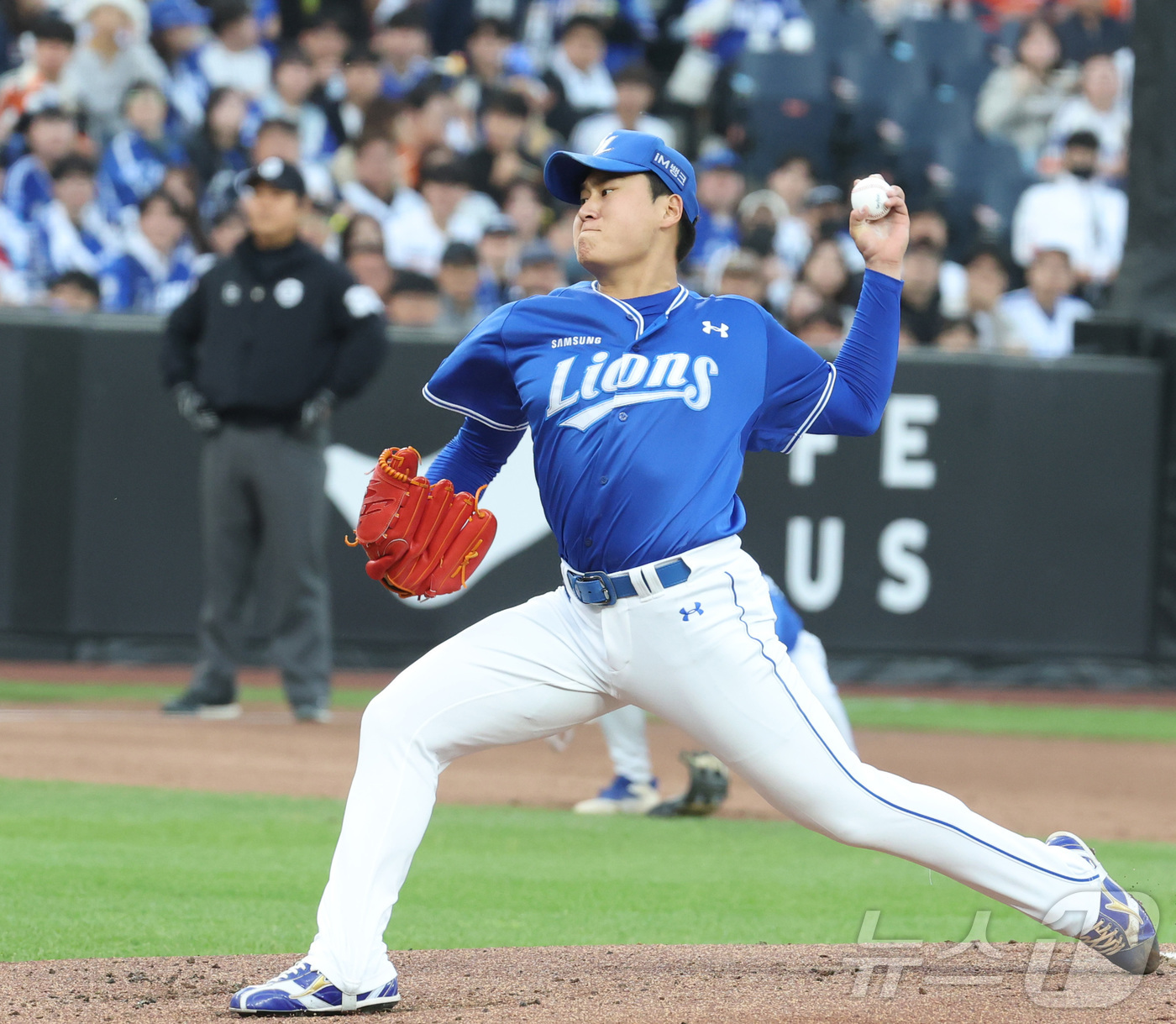 삼성 좌완 이승현, 롯데 장두성에 <b>헤드샷</b> 퇴장…<b>벤치 클리어링</b>까지