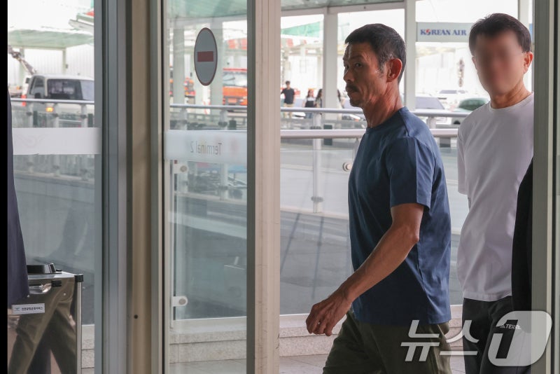 '<b>아동학대 혐의</b>' <b>손웅정</b> 감독 등 3명 출전정지 징계…재심 28일 진행