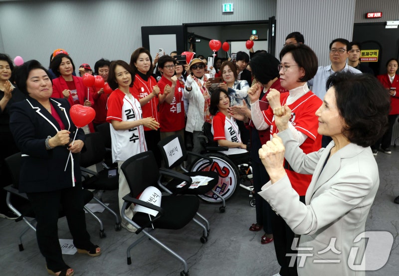 <b>설난영 여사</b>, '대선 승리 <b>다짐</b>'