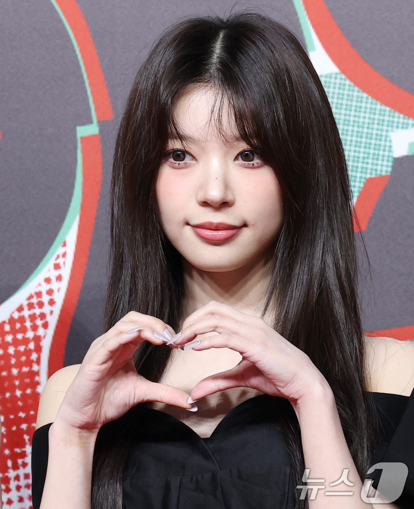 <b>아일릿</b> 모카, 손가락 부상 "보호대 착용해 활동 예정"
