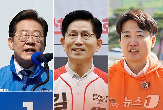 이재명·<b>이준석</b>, 盧서거 16주기 봉하로…김문수 토론 '올인'