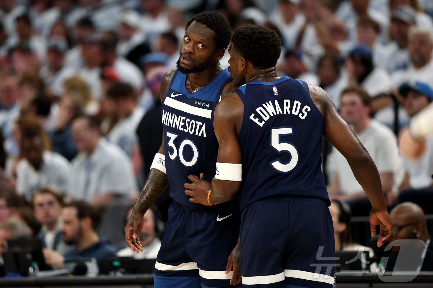NBA <b>미네소타</b>, <b>오클라호마시티</b> 42점차 대파…<b>서부 결승</b> 2패 뒤 첫승
