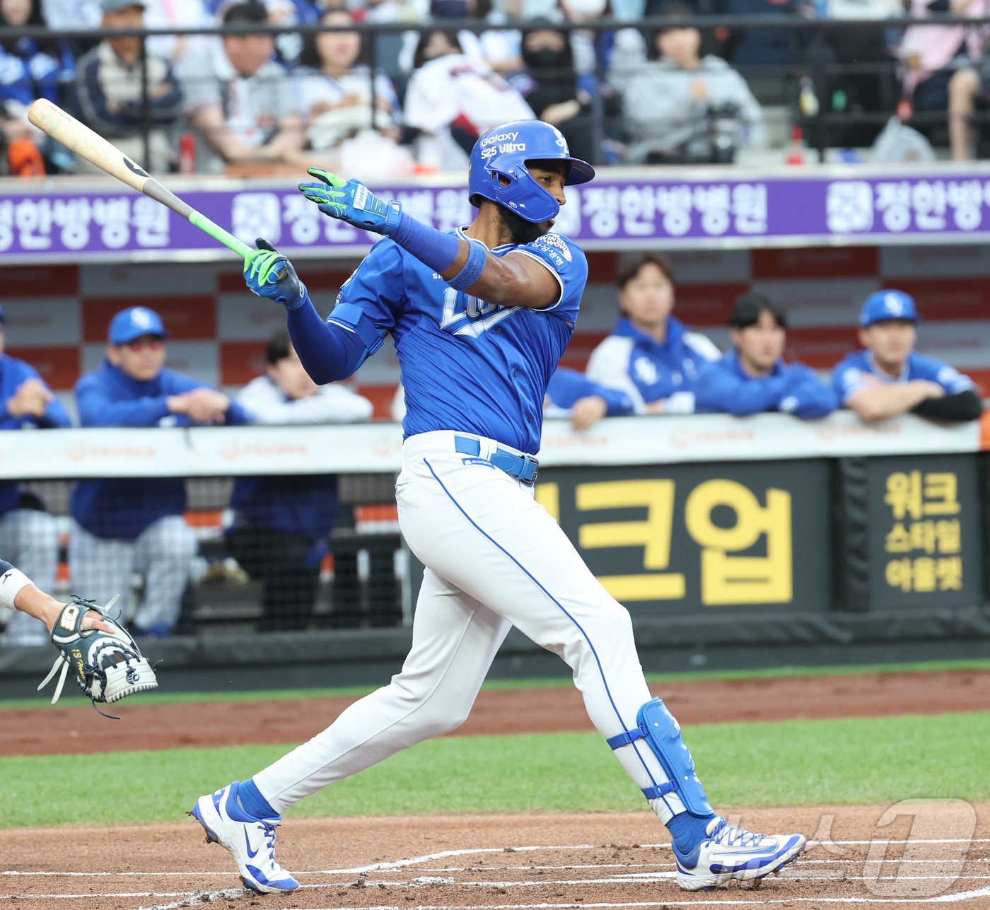 '후라도 호투+디아즈 쐐기포' <b>삼성</b>, <b>롯데</b> 7-<b>3</b> 제압하고 <b>3연승</b>