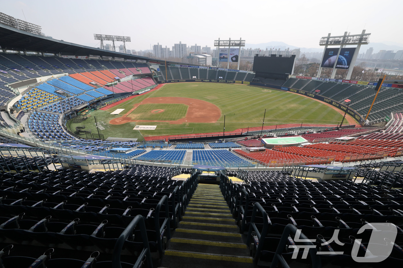 문체부·국토부, 13개 <b>야구장 안전</b>강화 합동 <b>간담회</b> 개최
