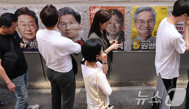 오후 1시 사전<b>투표율</b> 10.51% <b>역대 최고</b>…전남 20.23% 1위