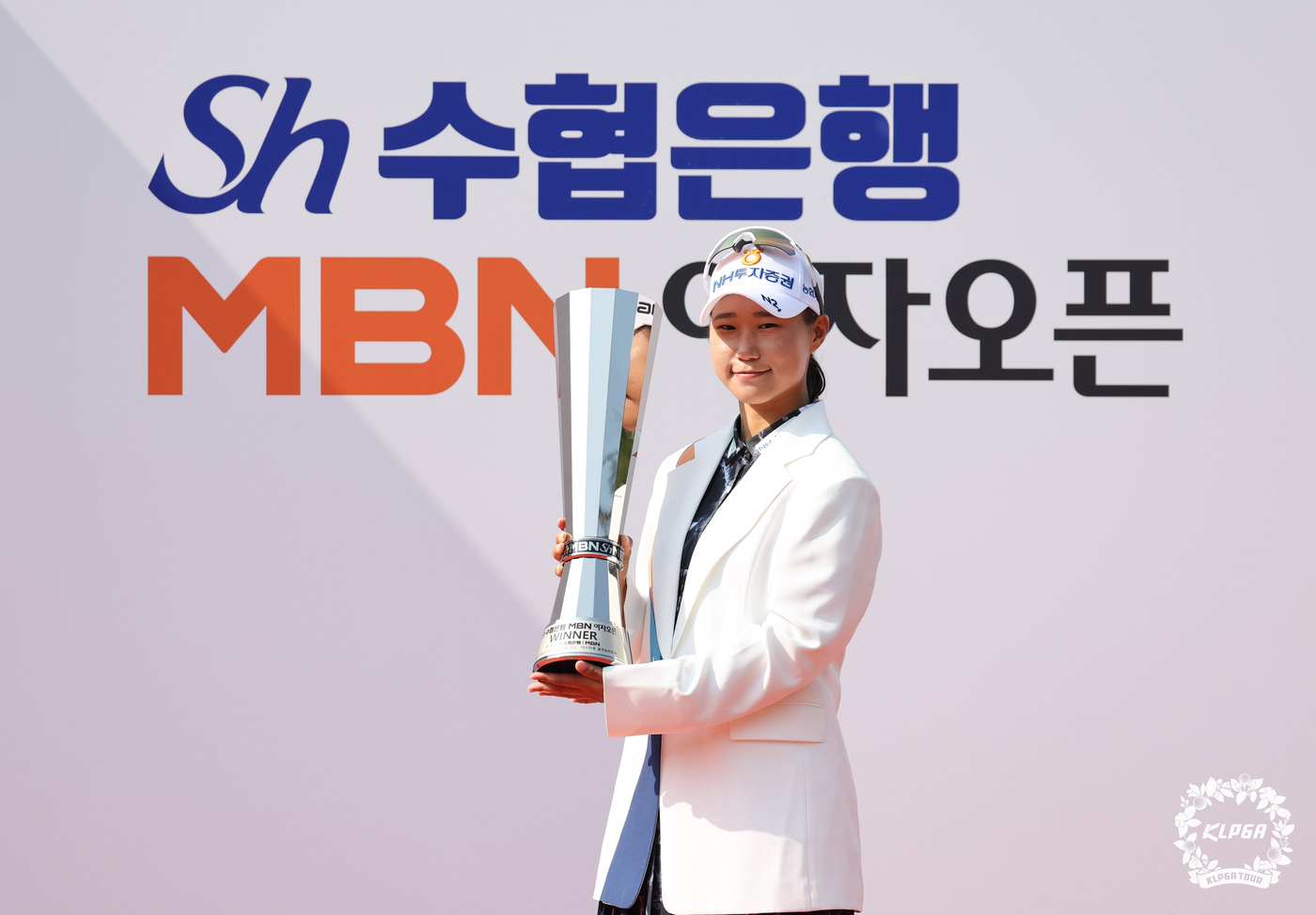 '3년 만의 우승 감격' <b>정윤지</b> "<b>와이어 투 와이어</b>, 꿈을 이뤄 더욱 기뻐"