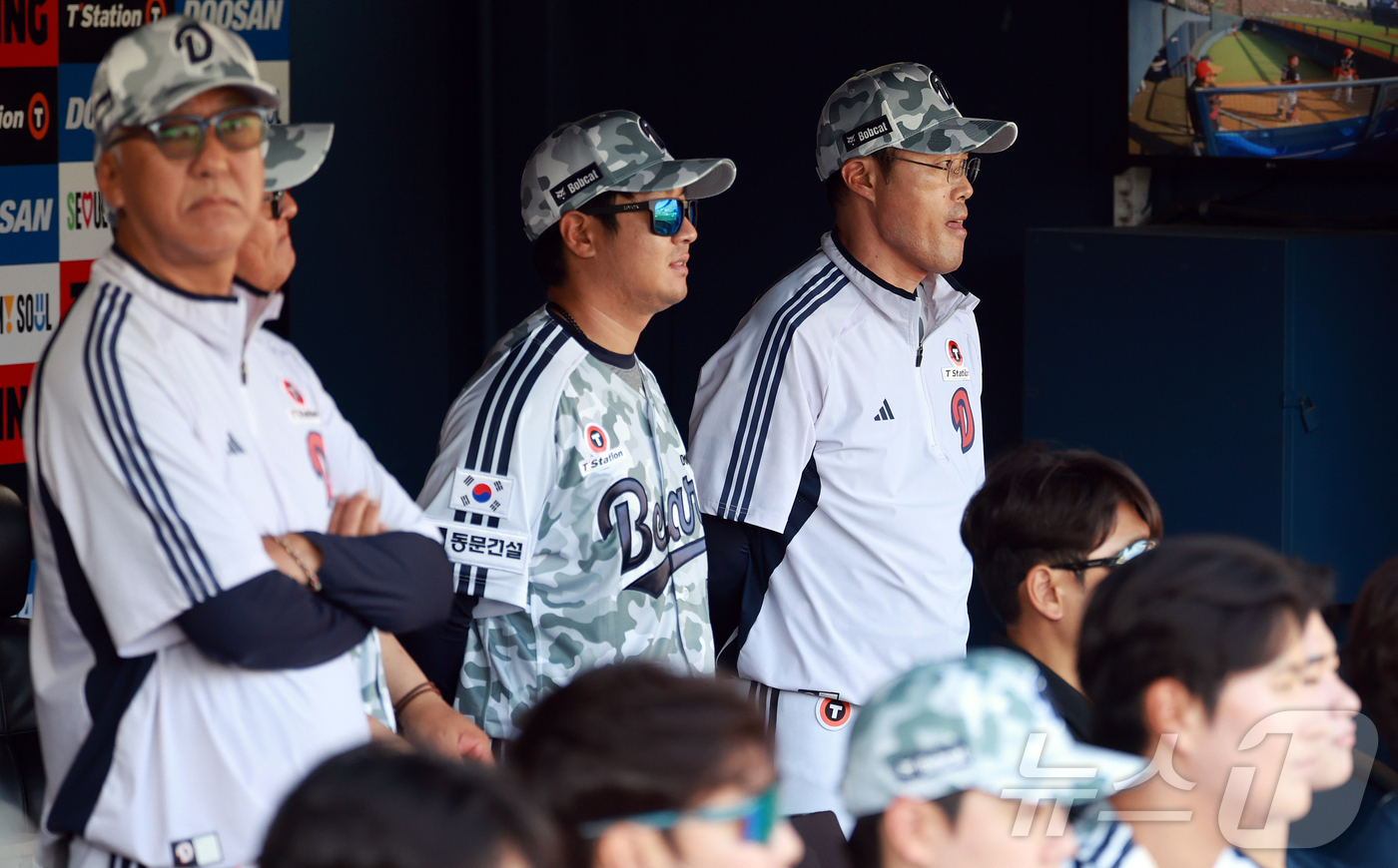 "허슬두 모르면 <b>두산</b> 자격 없다"…<b>조성환</b> <b>감독대행</b> 작심발언 왜?