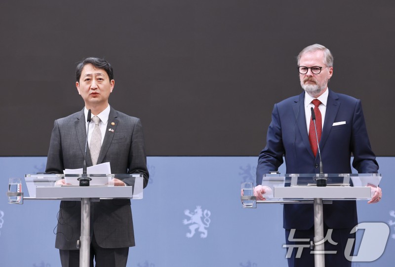 <b>체코</b> 총리 "한수원과 <b>원전</b> 최종 <b>계약 체결</b>"(상보)