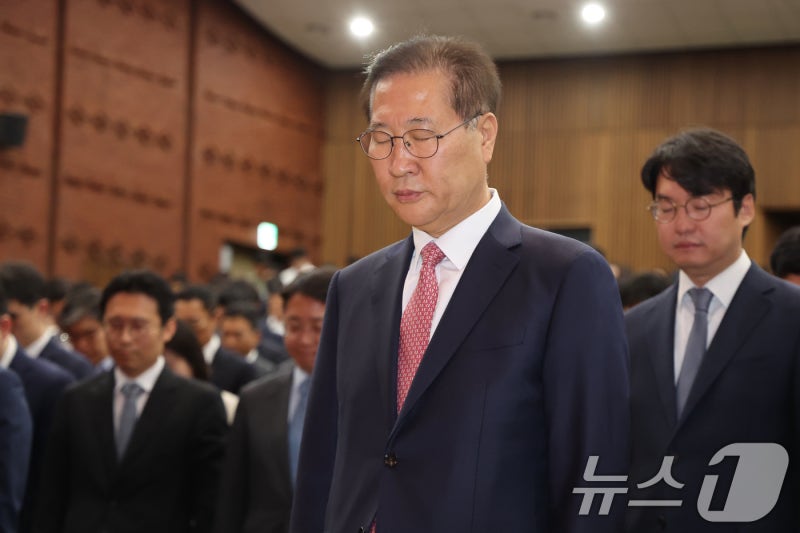 <b>박성재 장관</b>, <b>이임식</b> 묵념