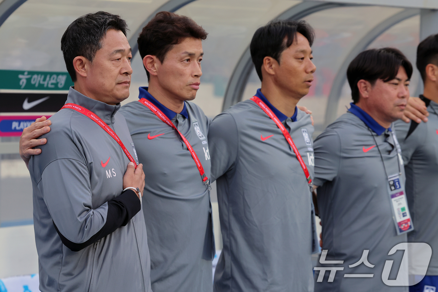 <b>데뷔전</b> 나선 <b>이민성 감독</b>