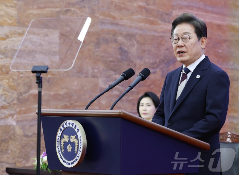 [전문] 이 대통령 "특별한 헌신, 가슴에 단단히"…취임 첫 <b>현충일</b> 추념...