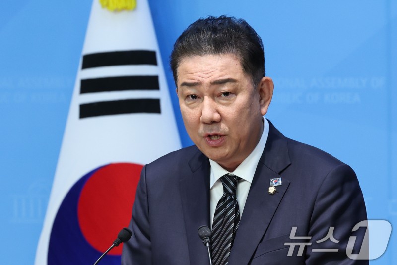 거대 여당 <b>원내</b>사령탑은 누구…기호 1번 <b>김병기</b>·2번 <b>서영교</b>