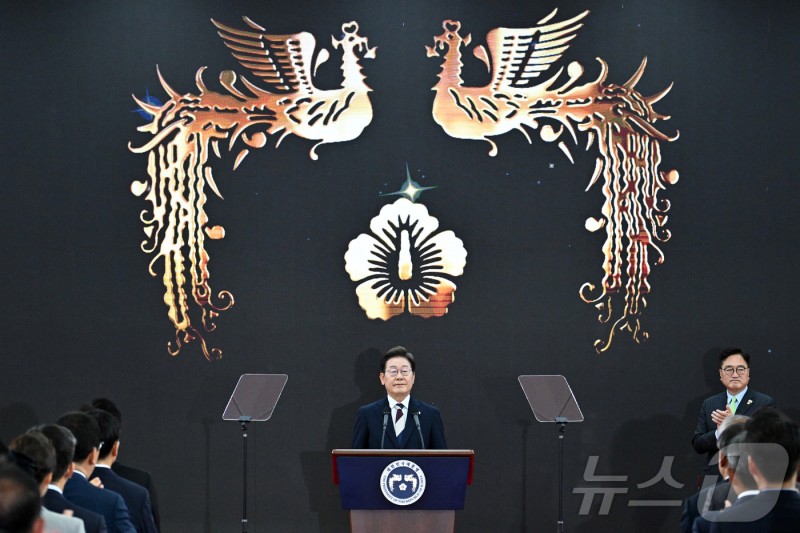 李대통령, 15~17일 <b>G7 정상회의</b> 참석…국제 외교 <b>데뷔</b>(종합)