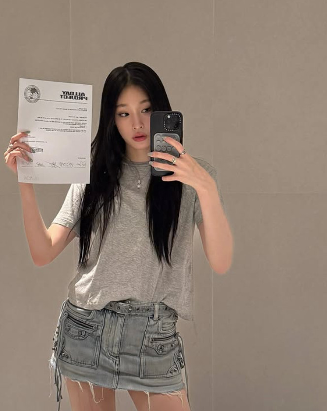 '테디 혼성그룹 데뷔' 문서윤 누구…'재벌' <b>신세계</b> 외손녀에 美컬럼비아...