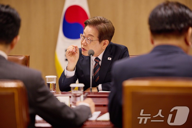 李대통령 "<b>속도</b>감 있게 <b>추경 편성</b>하라…취약계층·소상공인 우선"