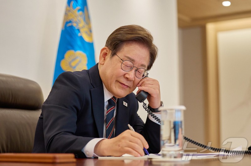 李대통령·<b>이시바</b> "한미일 협력 틀에서 위기 대응 노력"…첫 <b>통화</b>(종합...