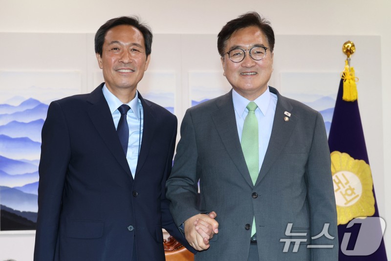<b>우상호</b>, 우원식 예방해 "李, <b>국회</b> 존중할 것"…<b>추경 협조</b> 요청도(종합)