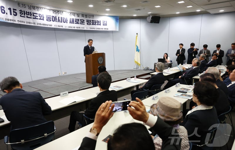 <b>우상호</b> 정무수석, 이 <b>대통령 축사 대독</b>