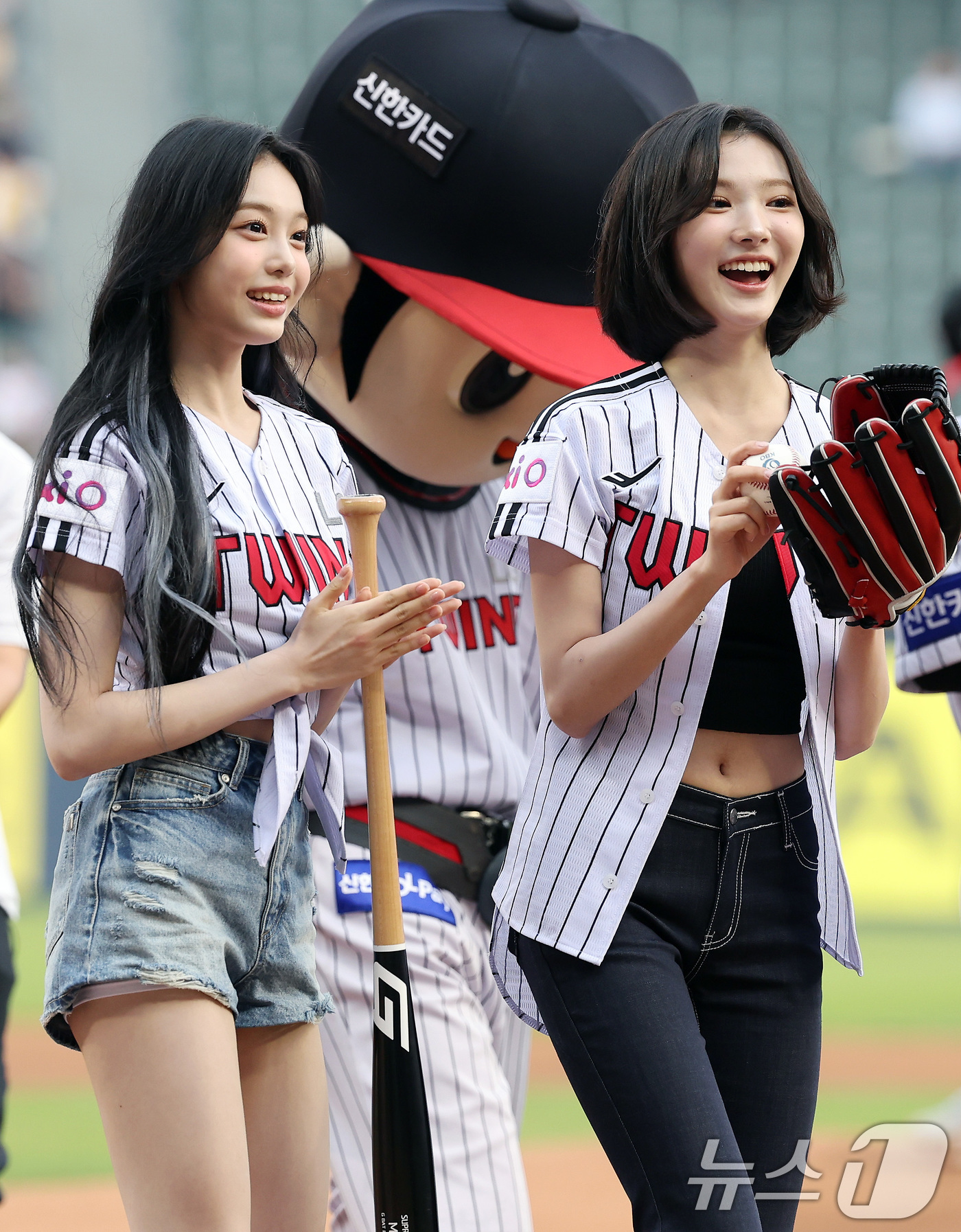<b>하츠투하츠</b> <b>지우</b>·<b>이안</b>, 싱글벙글