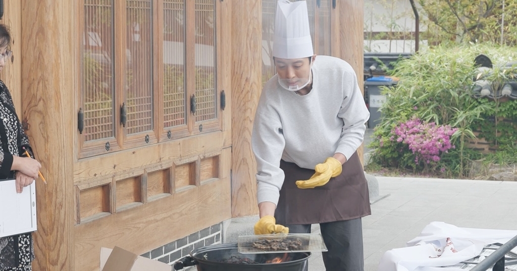 '<b>강해림</b>과 <b>열애설</b>' <b>이동건</b>, 어머니와 요리대회 출전