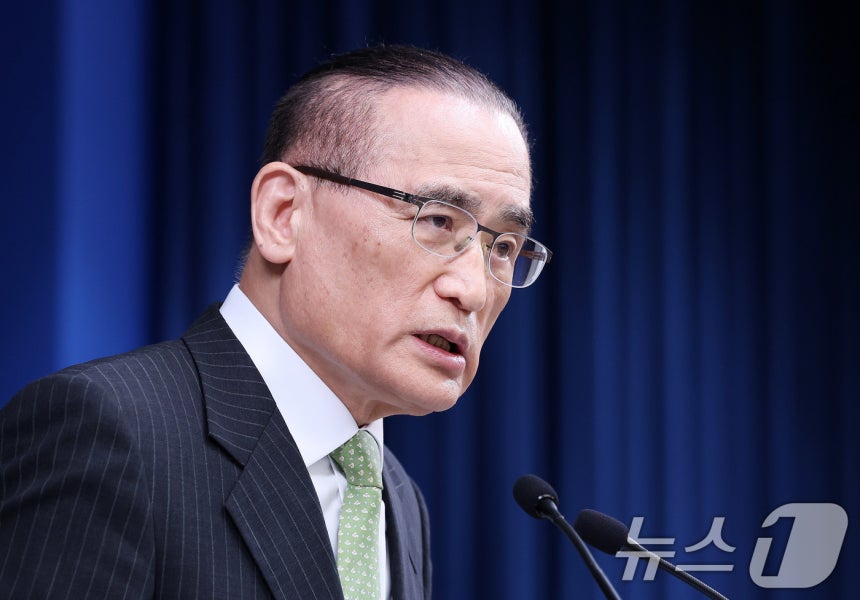 위성락 국가안보실장이 15일 서울 용산구 대통령실 청사에서 G7 정상 외교 관련 브리핑을 하고 있다. 이재명 대통령은 주요7개국(G7) 정상회의 참석 차 16일 출국한다. 위성락 안보실장은 이날 용산 대통령실에서 “