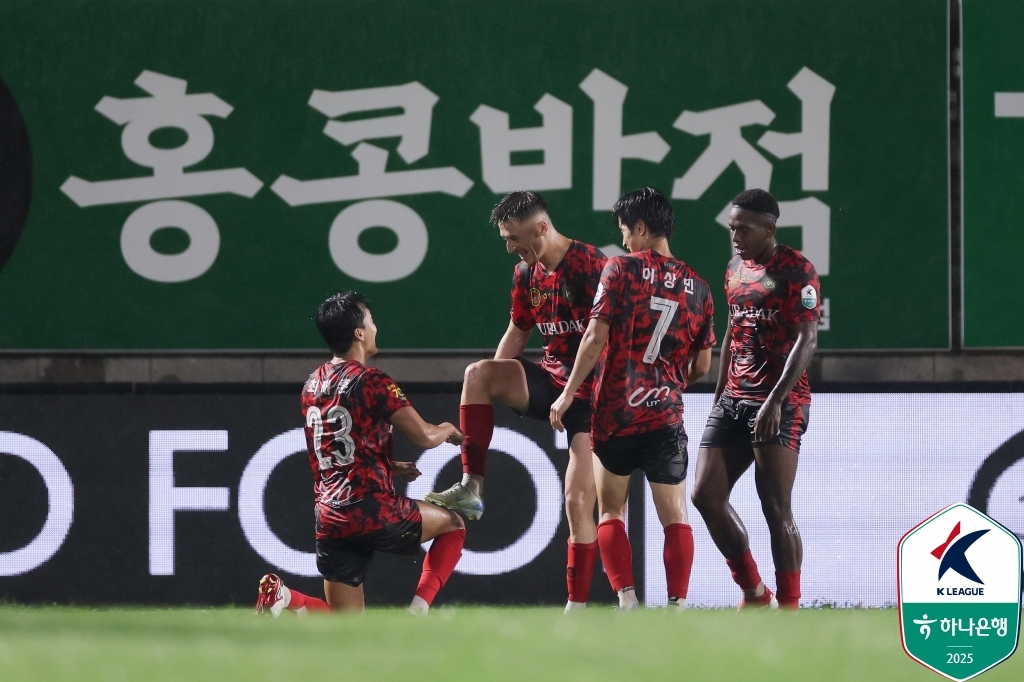 <b>인천</b>, K리그2 최다 관중 앞에서 <b>수원</b>에 2-1…<b>승점</b> 10점 차 선두(종합)