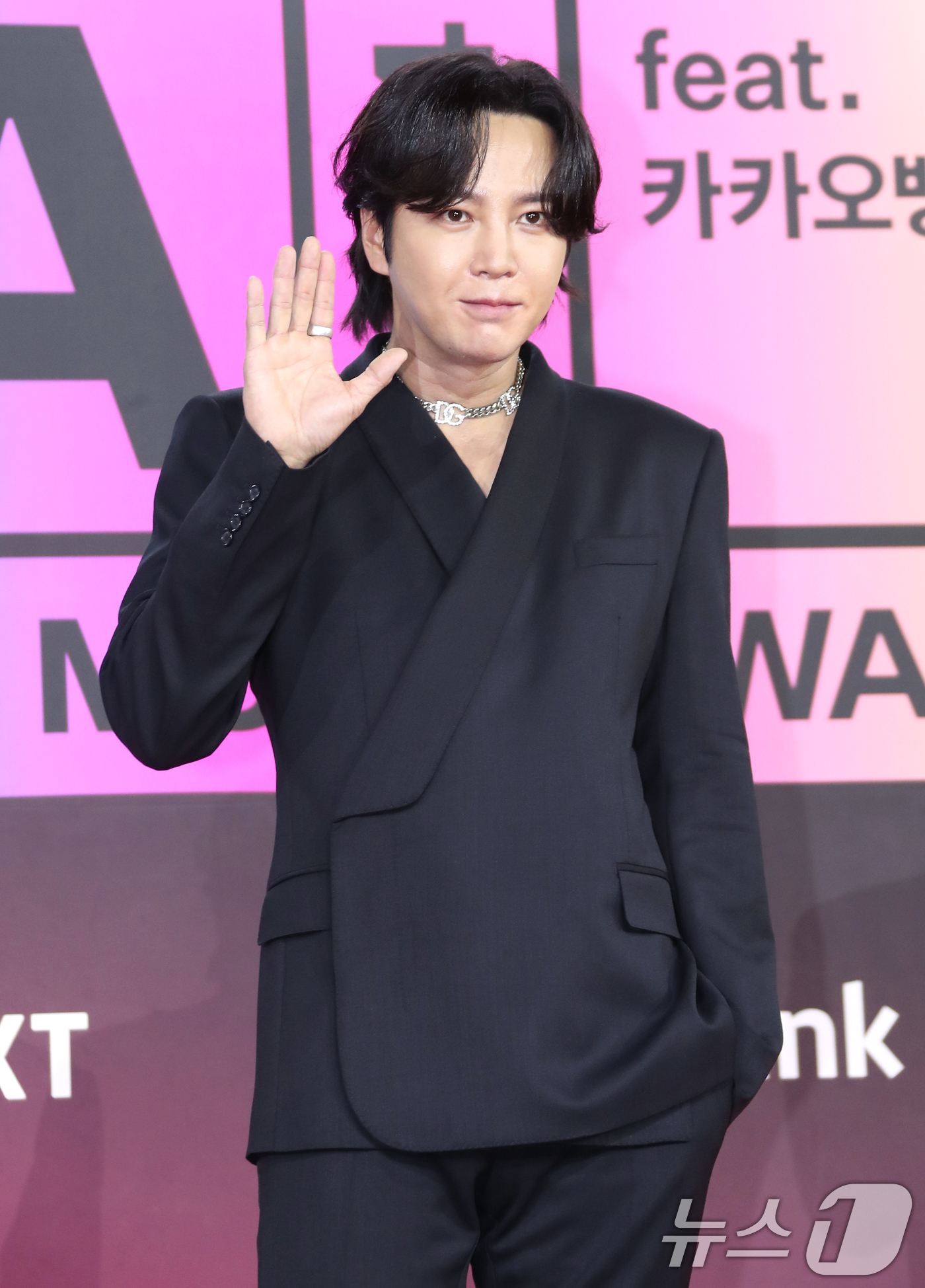 <b>장근석</b>, 현빈 소속사 <b>VAST엔터</b>와 <b>파트너십</b> 체결…동행 예고