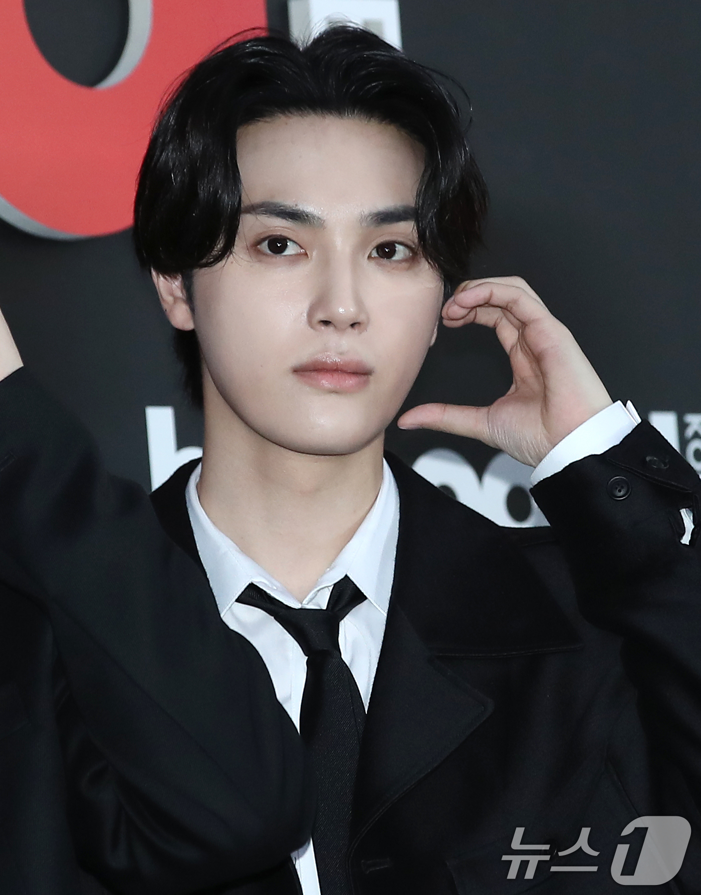 <b>더보이즈 주학년</b>, <b>활동</b> 일시 <b>중단</b>…"개인적인 사정" [공식]
