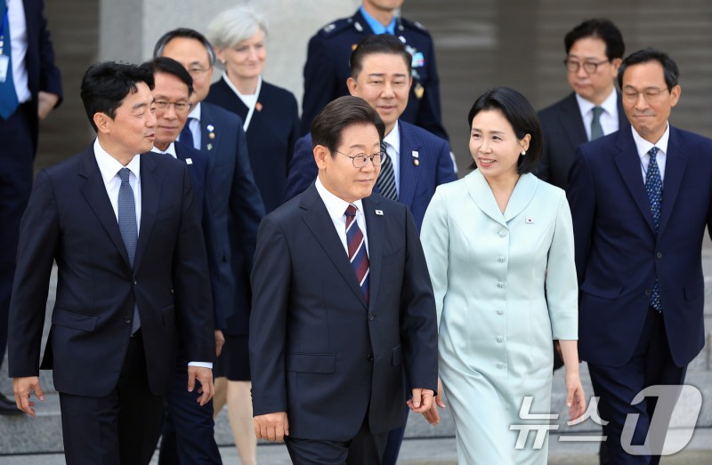 李대통령, 트럼프와 <b>한미정상회담 불발</b>…"빠른 계기 찾아 재추진"(종합...