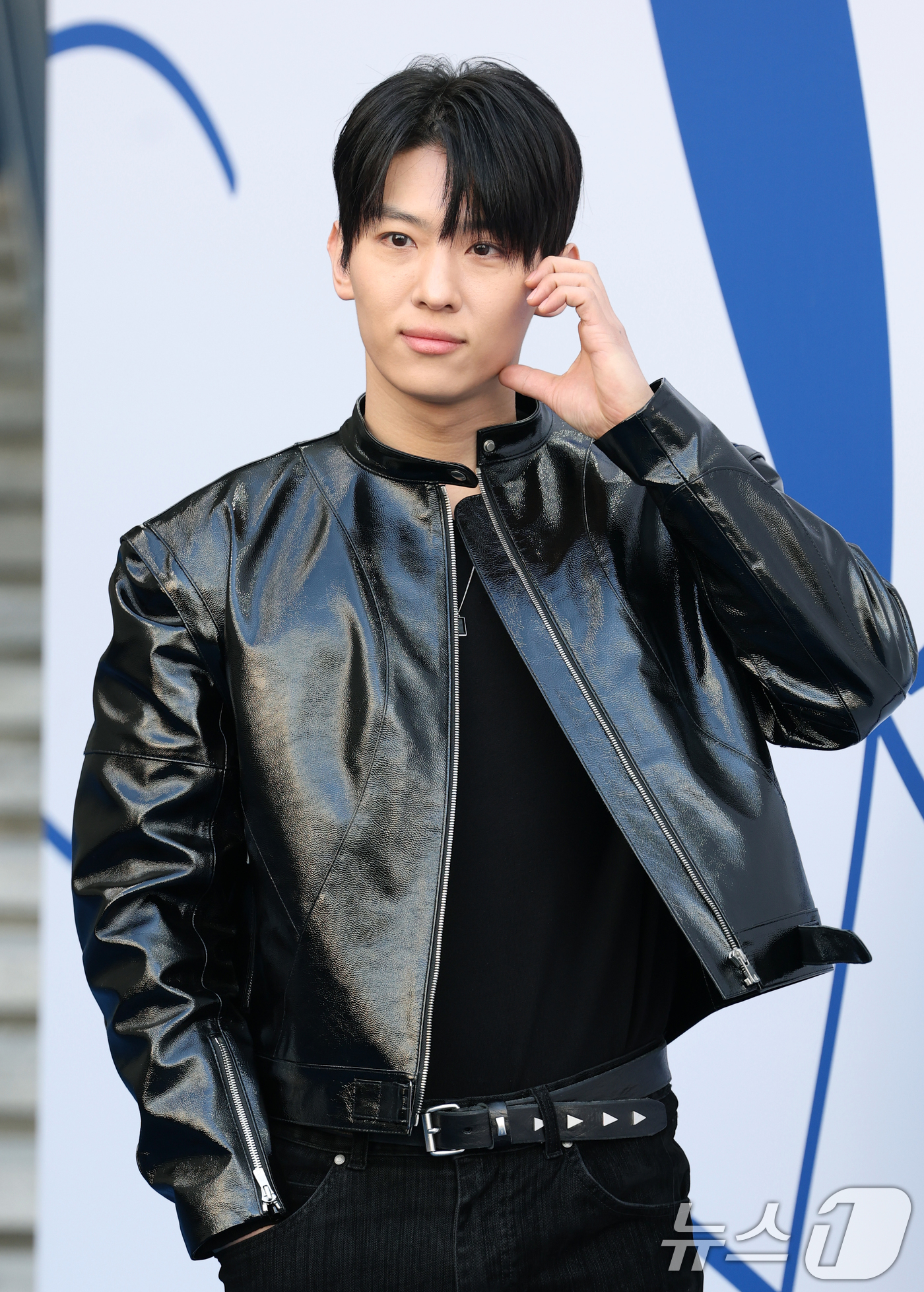 [단독] '대세' <b>덱스</b>, <b>배우 도전</b> 계속된다…'사냥개들2' 특별출연