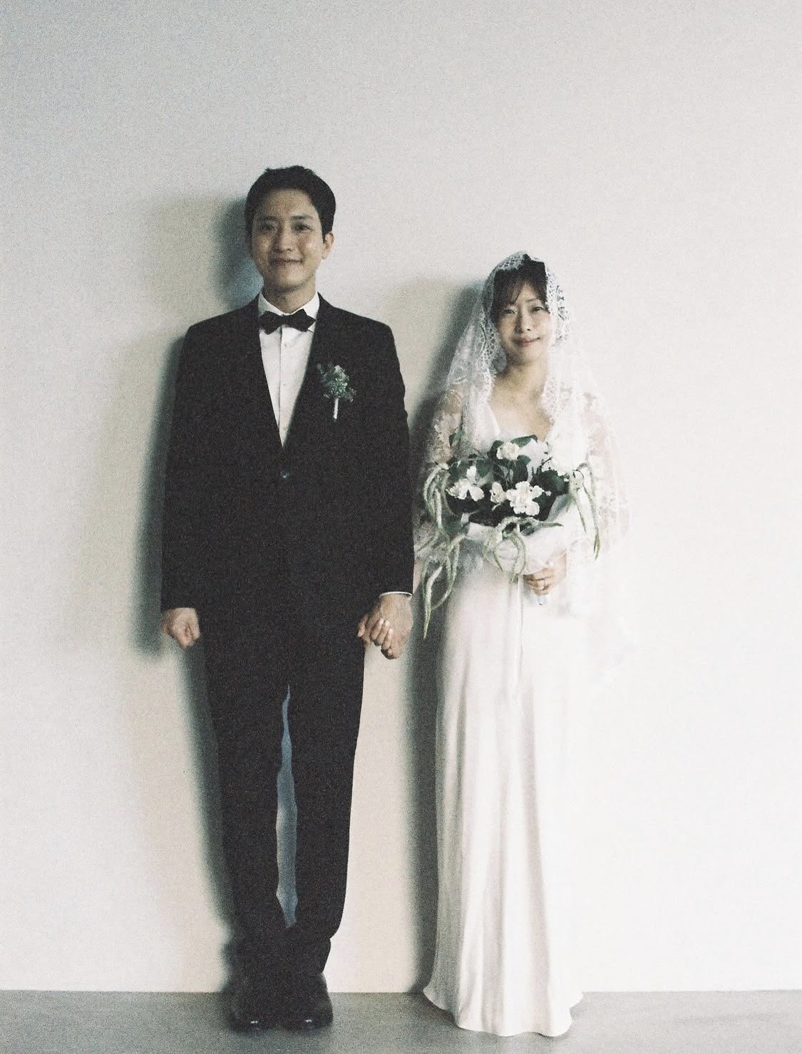 가수 <b>조형우</b>, '무한도전' 막춤 <b>김윤의</b> 작가와 <b>결혼</b>…"늘 우비처럼 지켜...