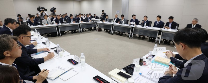<b>기획</b>재정부 <b>업무보고</b> 받는 <b>국정기획위</b> 경제1분과