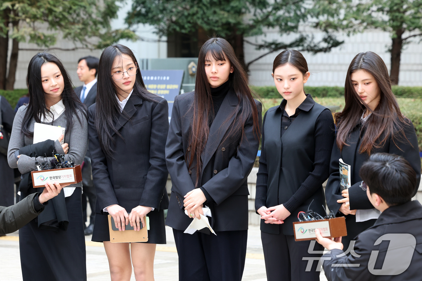 어도어, <b>뉴진스</b> 측 항고 기각에 "멤버들 다시 <b>제자리</b> 돌아와 활동하길"