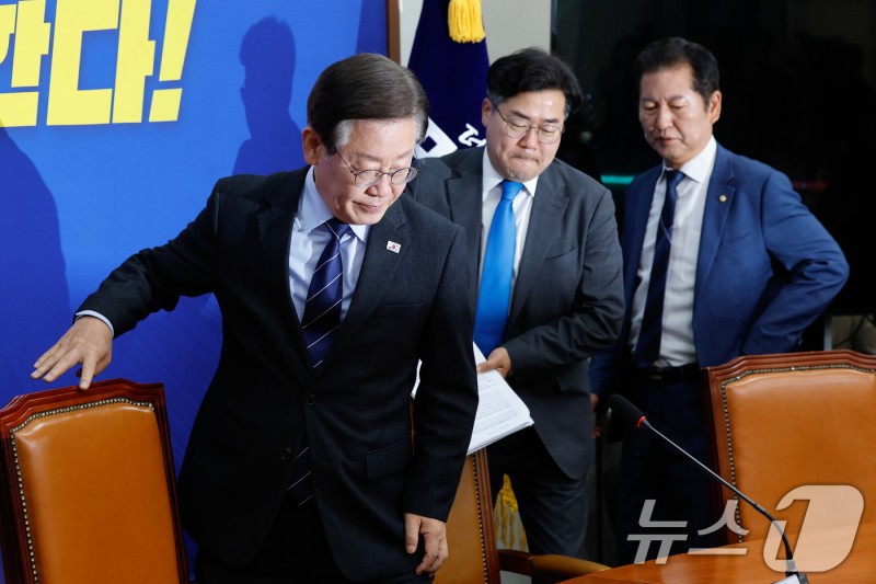민주당 당권 경쟁, '이재명 vs 김어준' 대결 양상…지지층 균열
