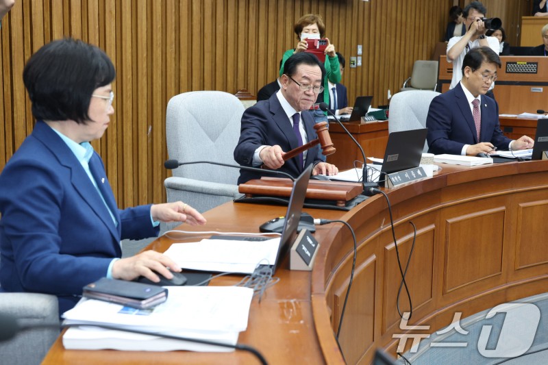 '<b>김민석</b> <b>청문회</b>' 증인 두고 여야 신경전…與 "남이 된 전 배우자 어떻게...