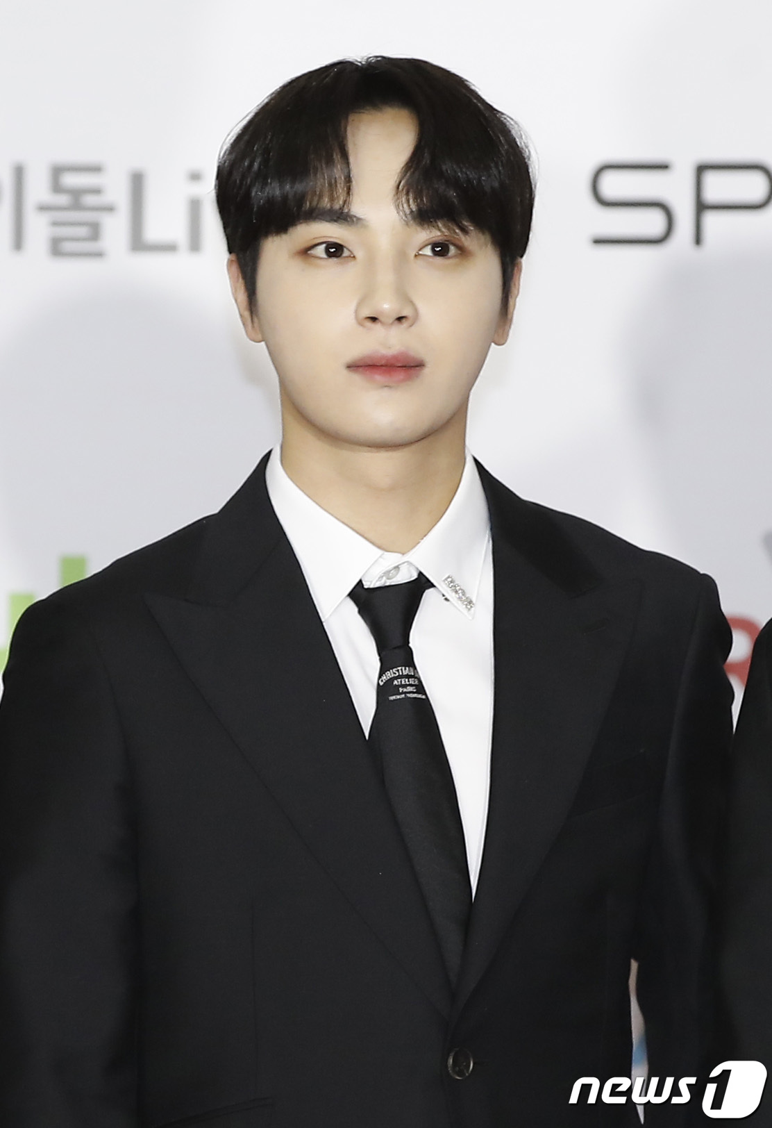 [단독] '日 AV배우 만남' <b>더보이즈</b> <b>주학년</b>, 결국 팀 <b>탈퇴</b> "사안 심각"(종...