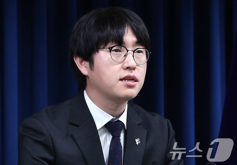브리핑하는 <b>하정우 AI</b>미래기획<b>수석</b>