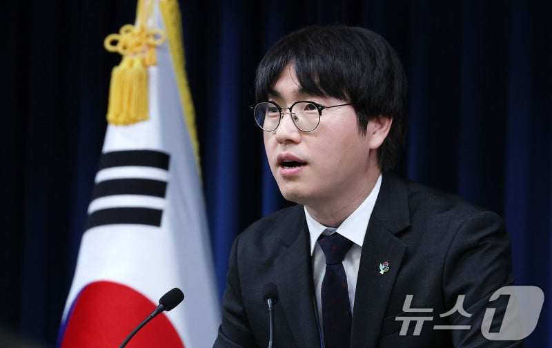 <b>하정우</b> AI수석, <b>이공계특별법</b> 관련 <b>브리핑</b>