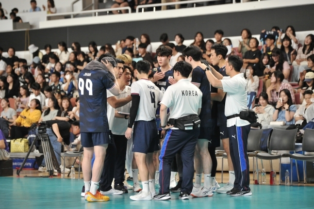 '임동혁+허수봉' 23점 합작 <b>남자배구</b>, 베트남 꺾고 AVC <b>네이션스컵</b> 2연승