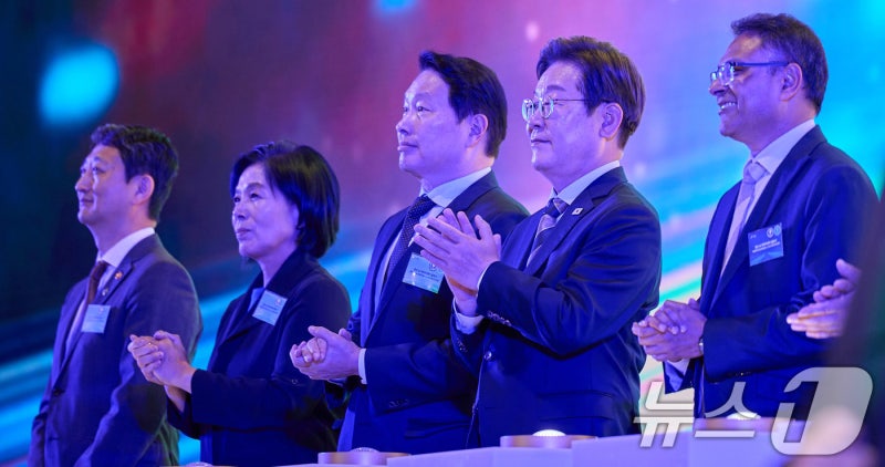 울산 <b>AI 데이터 센터</b> 출범식 찾은 <b>이재명 대통령</b>