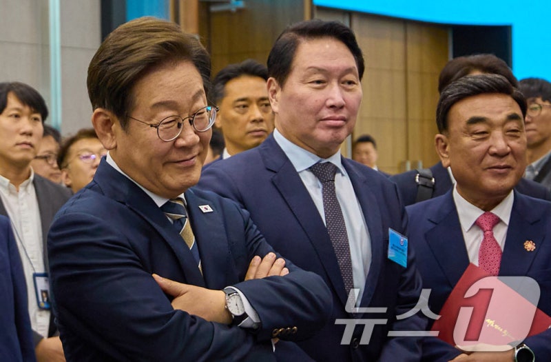 <b>대통령</b>실 "李<b>대통령 시계</b>, 제작 기획 단계…판매 사기 유의"