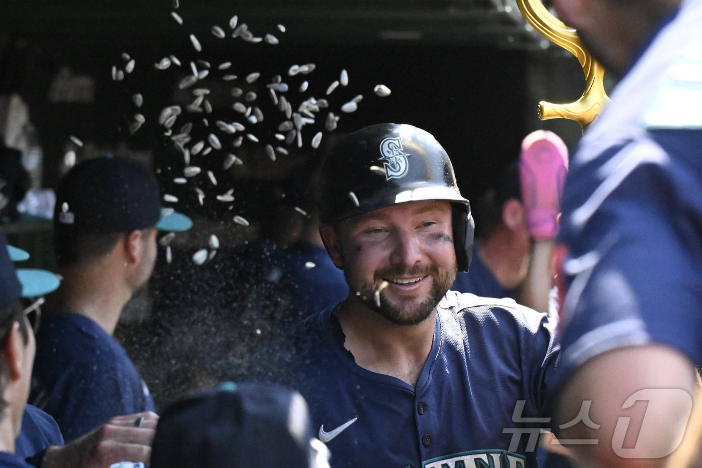 MLB <b>홈런 선두</b> 시애틀 <b>롤리</b>, 시즌 28·29호포…2위 저지와 3개 차