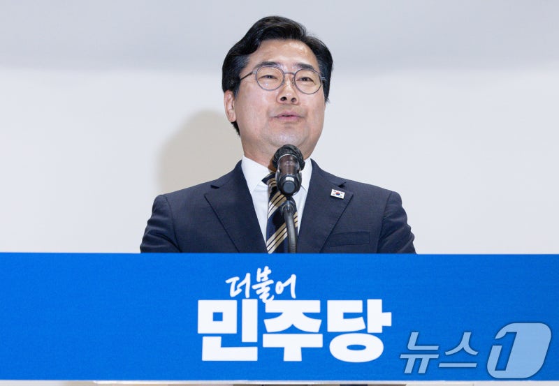 [속보] 박찬대 전 원내<b>대표</b>, <b>민주당</b> <b>대표 선거</b> 출마