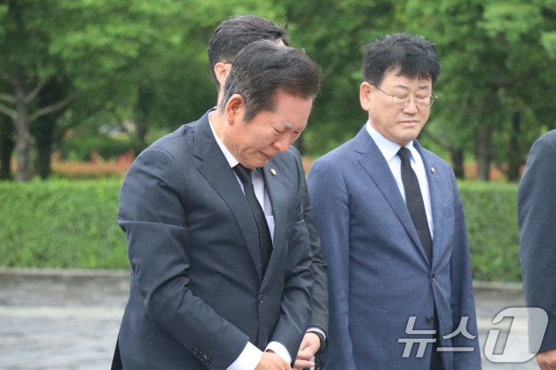 감정 북받친 <b>정청래</b> 의원