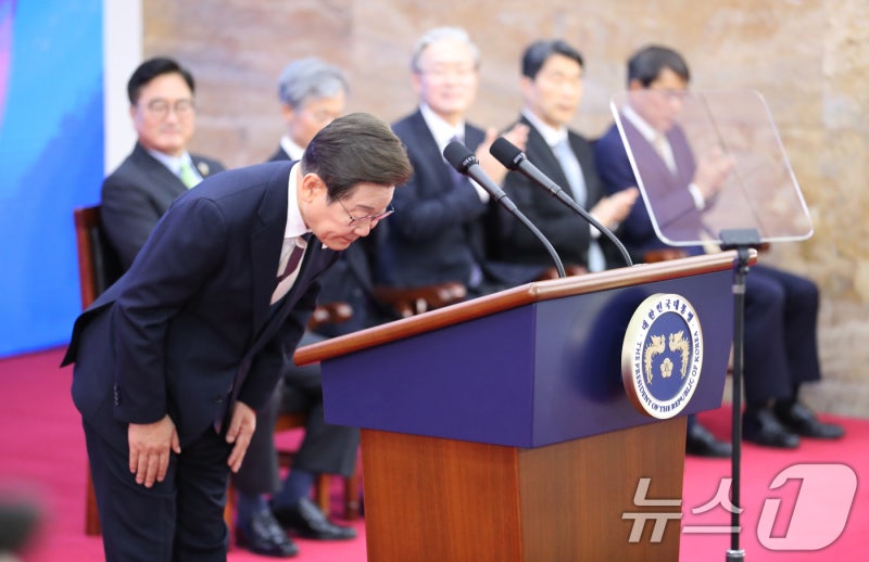 李<b>대통령</b>, <b>여야 지도부 회동</b> '협치' 시동…'추경·김민석' 논의