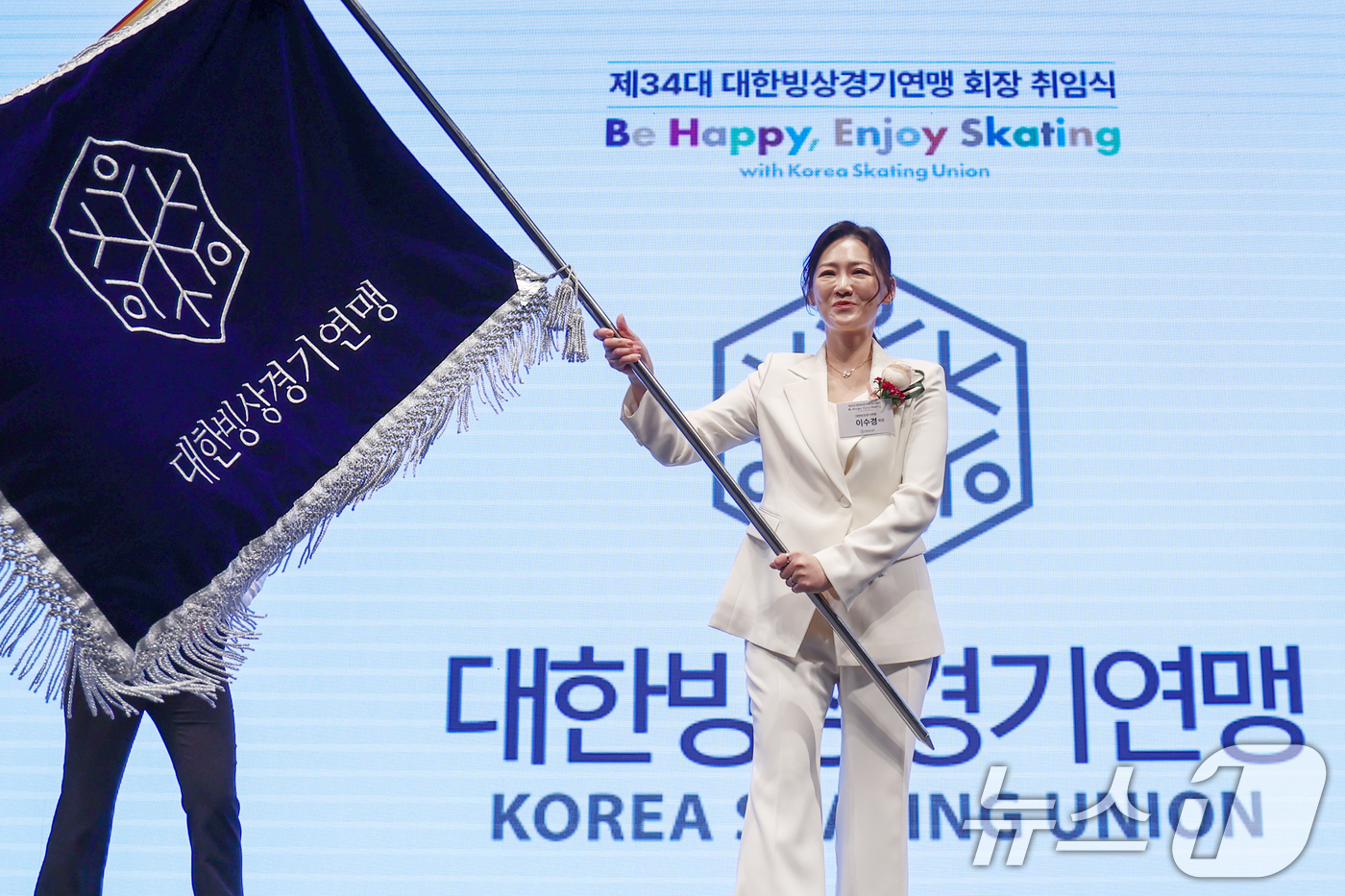 <b>이수경</b> 빙상연맹 <b>회장</b>, 2026 동계올림픽 <b>단장</b>…여성 최초