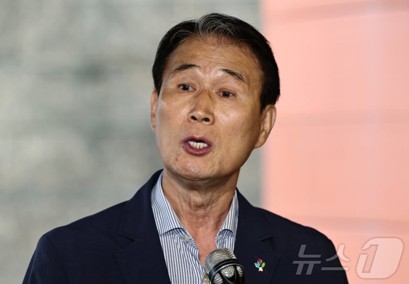 [뉴스1 PICK]권오을 보훈장관 후보자 "<b>보훈가족 중심</b>의 틀 마련해야"