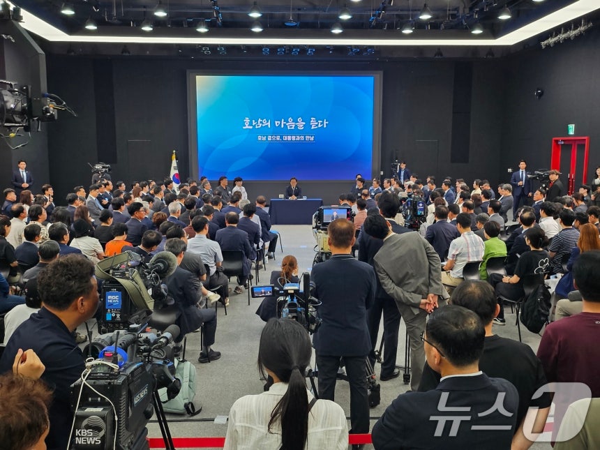 이재명 대통령이 25일 광주 동구 국립아시아문화전당(ACC)에서 '호남의 마음을 듣다' 타운홀 미팅을 개최하고 있다. 2025.6.25/뉴스1 ⓒ News1 이수민 기자