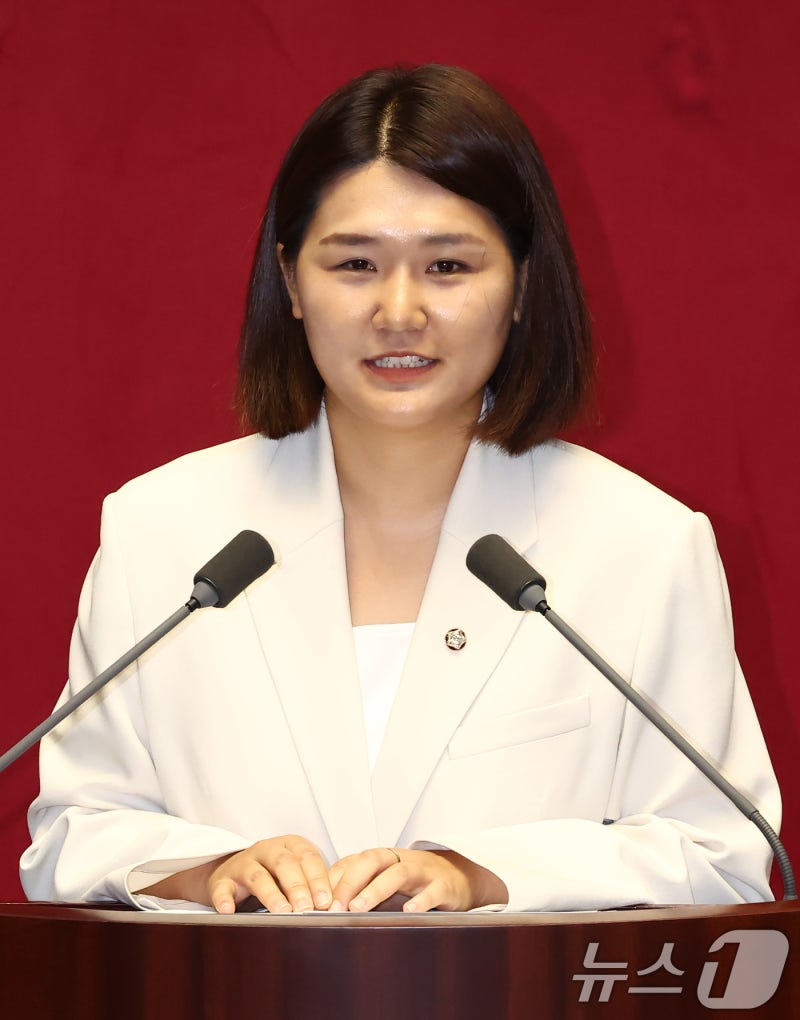 <b>이준석 징계</b> 요청하는 <b>손솔 의원</b>