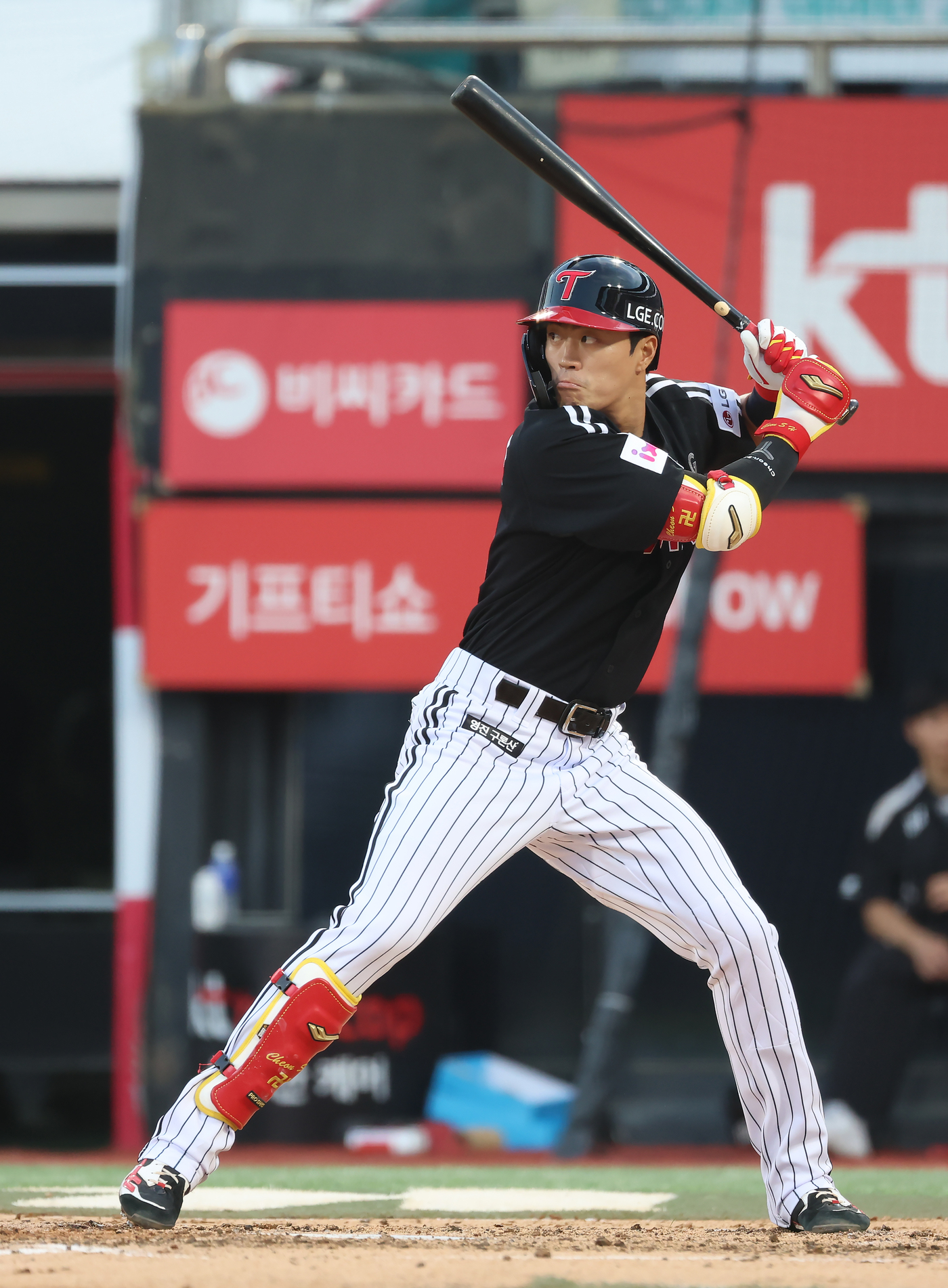 '선두 경쟁' LG, 지원군 온다…28일 함덕주, 29일 오지환 복귀